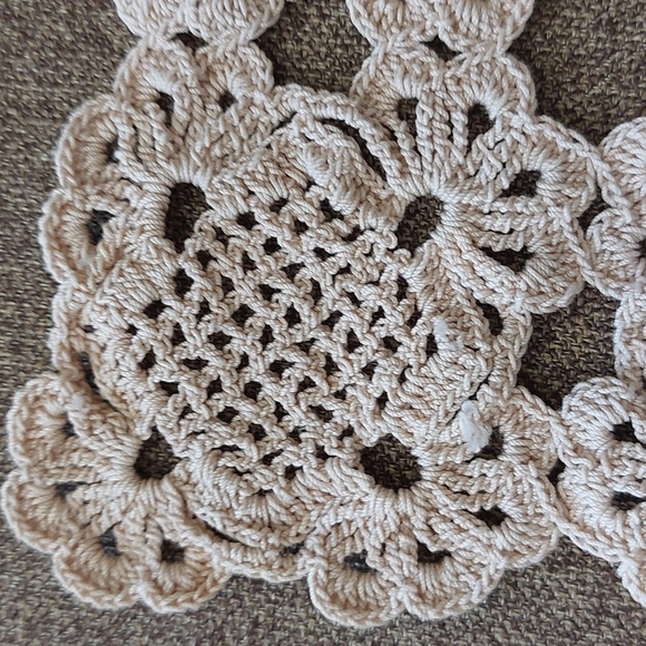 FREE with Bundle, Hand-made crochet 8X8 - Picture 3 of 3